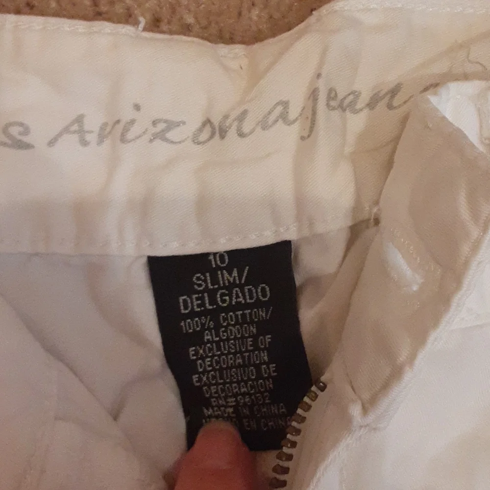 2/$12 or 5/$25 White Bermuda shorts, 10 SLIM - Picture 6 of 6